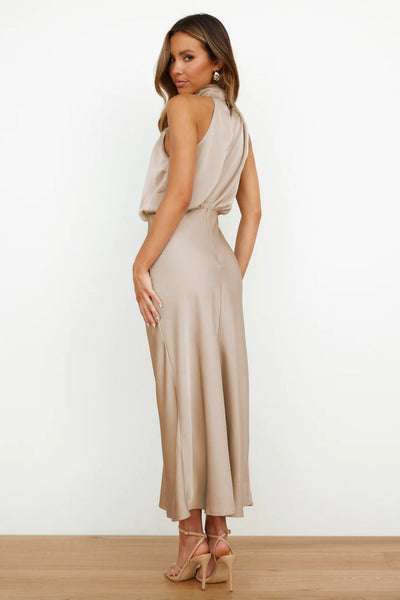 CARLINA | Elegante Abito Lungo in Raso con Collo Halter